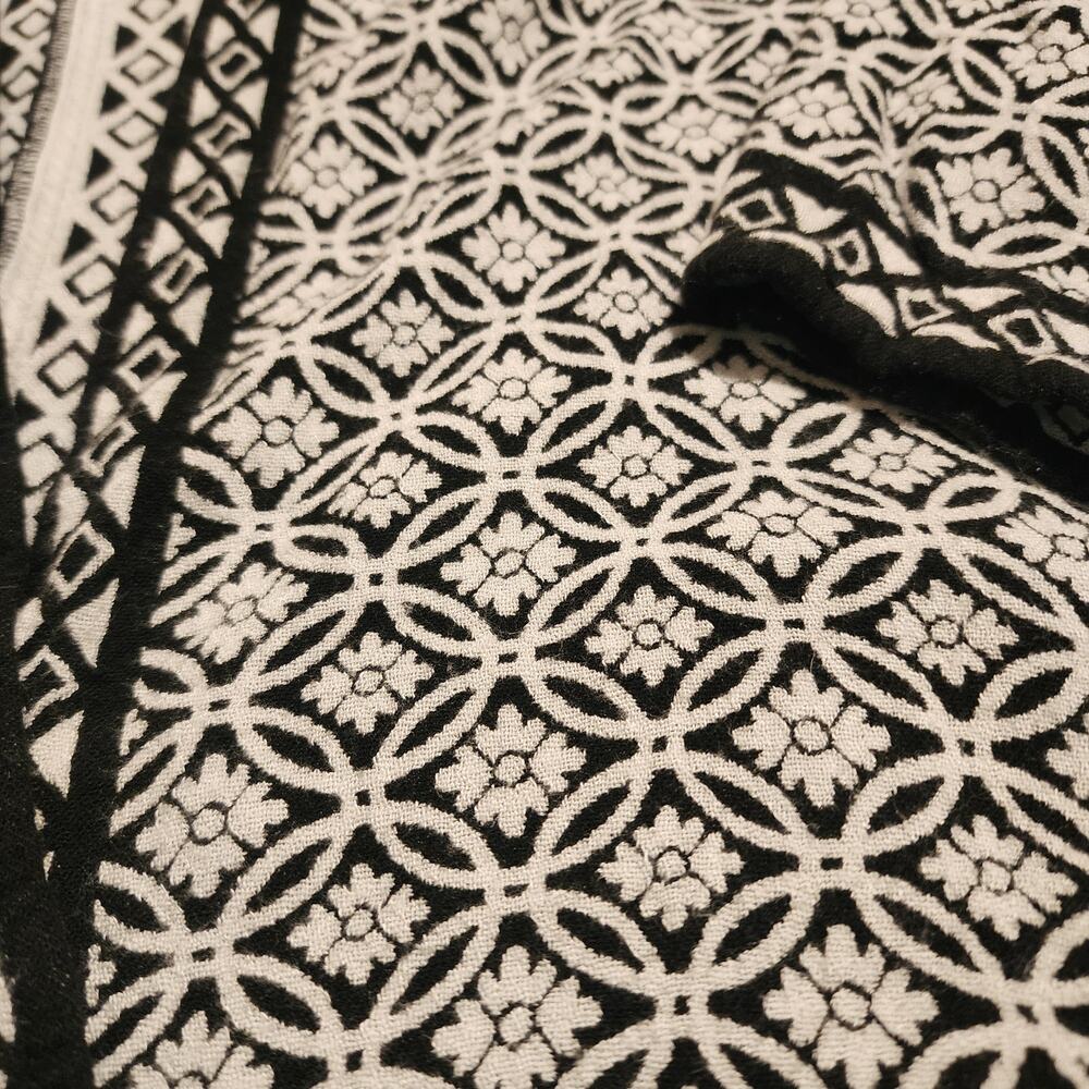 Chico's 1 Cardigan Med 8/10 Handkerchief Bottom Black/White Geometric Floral